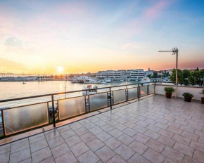 Amazing seaview apartment with a balcony near the beach - Kneza Trpimira I - AE1386